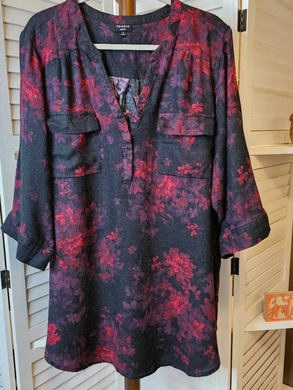 Torrid Harper, Size 4, V-Neck, Black & Red Tunic Length